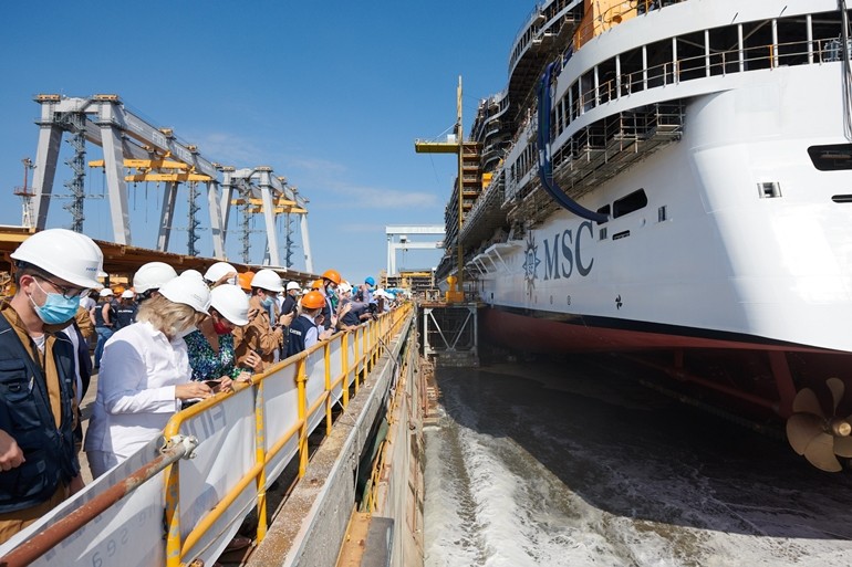 msc地中海海际线号浮水出坞