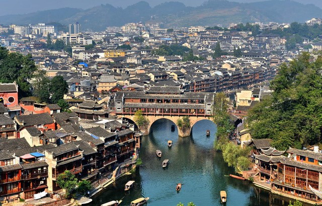 凤凰古城历史文化气息浓郁